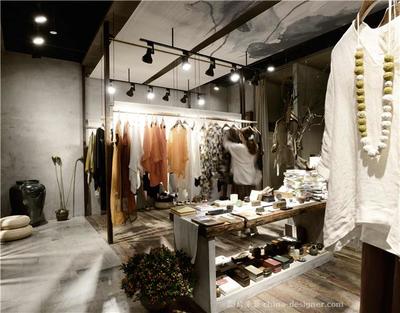 荷木服裝店 融合典雅與時(shí)尚的服飾藝術(shù)